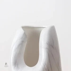 Vase en céramique blanche pour décoration intérieure