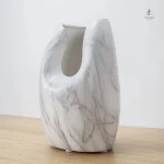 Style minimaliste avec vase céramique blanc