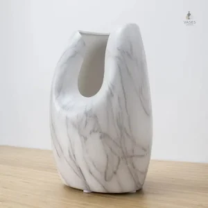 Style minimaliste avec vase céramique blanc