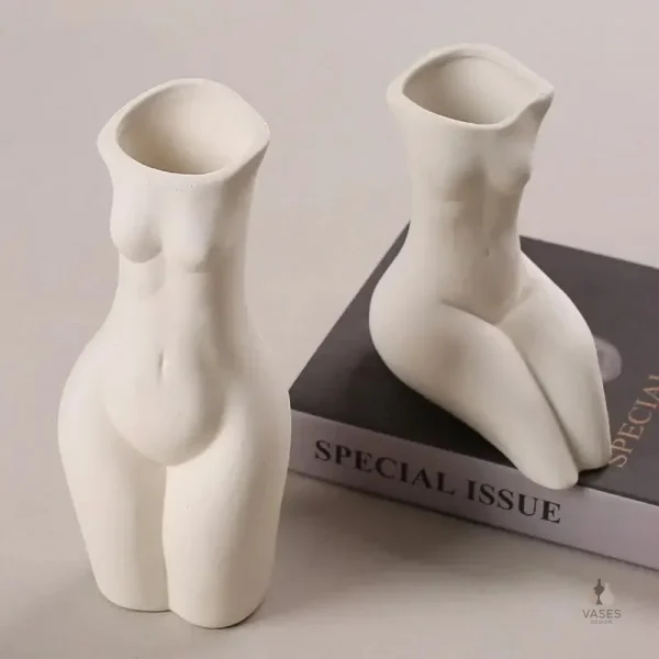 Vase céramique avec motif de corps féminin stylisé