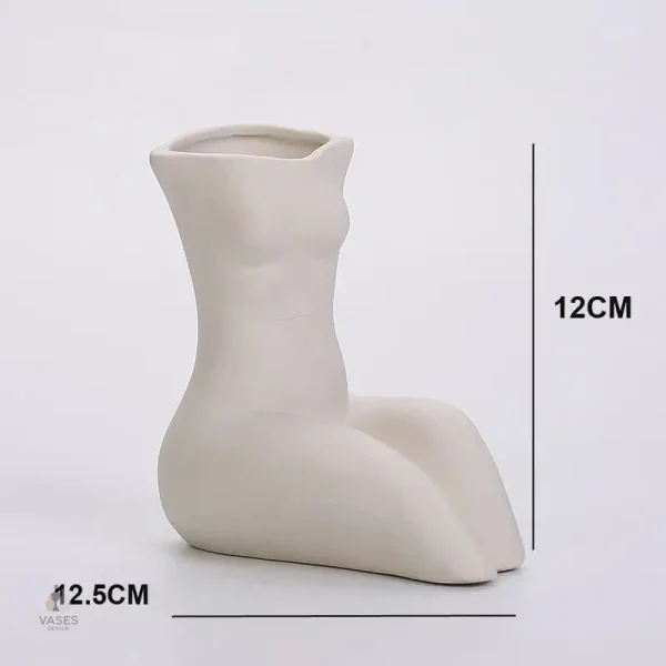Vase design céramique représentant la féminité