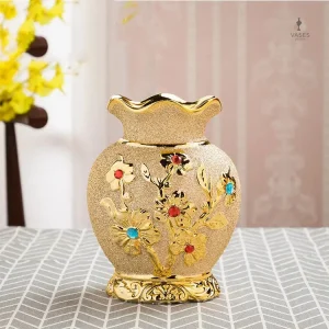 Vase en céramique avec finition dorée brillante