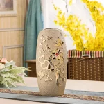 Vase doré idéal pour embellir votre intérieur