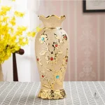 Vase en céramique lumineux et stylisé
