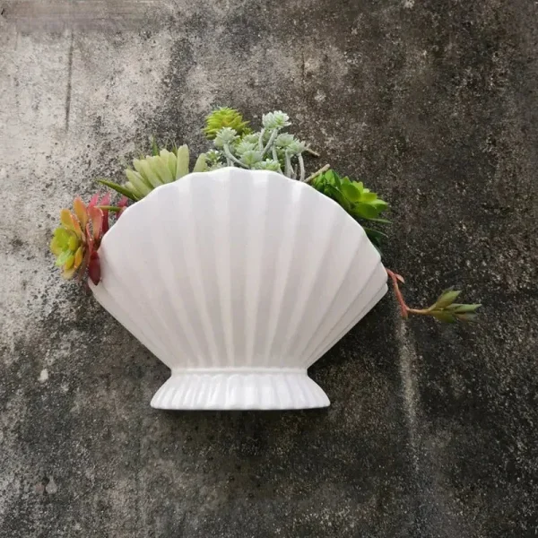 Vase céramique moderne en forme de coquillage