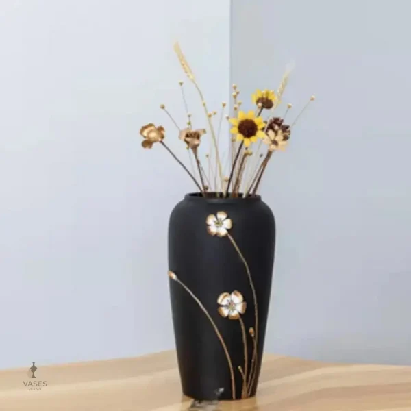 Vase en céramique noire pour une décoration raffinée
