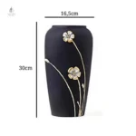 Vase céramique noir au design minimaliste et chic