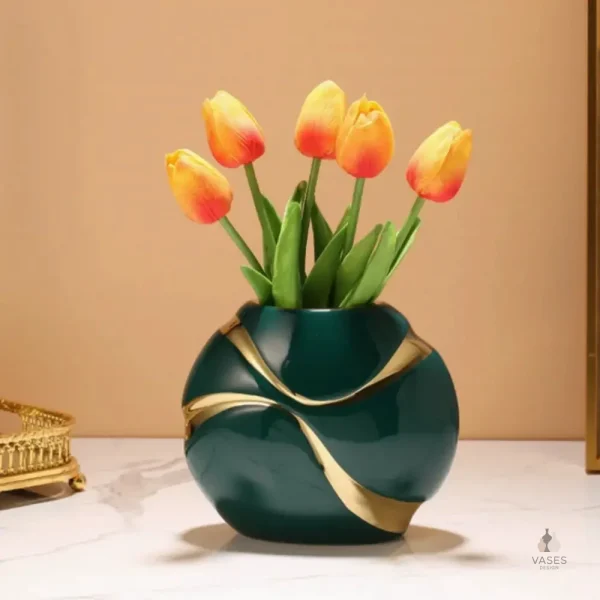 Vase décoratif vert en céramique artisanale