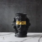 Vase original en céramique pour décoration intérieure