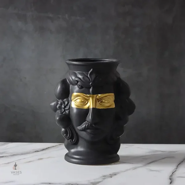 Vase original en céramique pour décoration intérieure