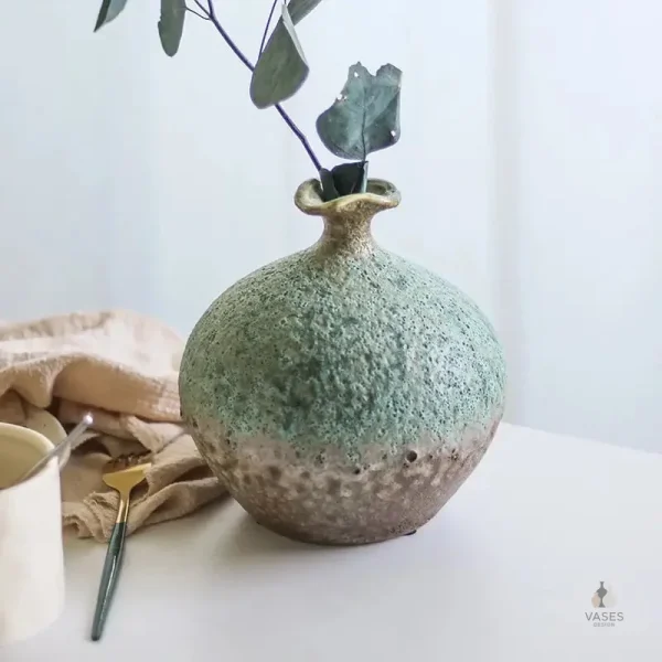 Vase chinois décoratif aux motifs traditionnels