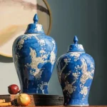 Vase décoratif en bleu, style asiatique