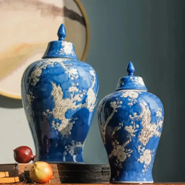 Vase décoratif en bleu, style asiatique