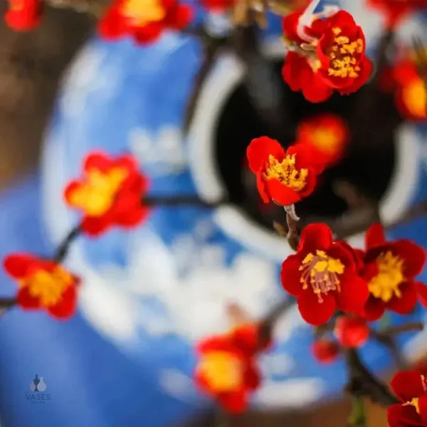 Vase bleu chinois avec design artistique unique