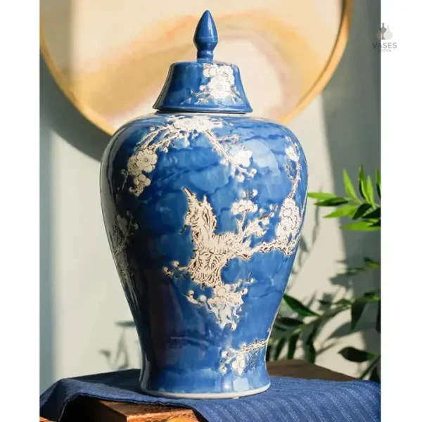 Vase bleu traditionnel pour décoration intérieure
