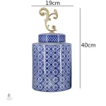 Vase en porcelaine, ornements chinois