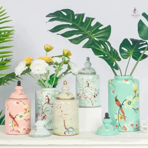 Vase chinois décoratif avec motifs d'oiseaux