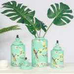 Vase chinois avec illustration d'oiseaux élégants