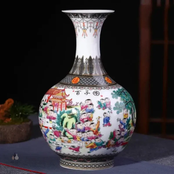 Vase contemporain aux influences chinoises