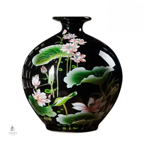 Vase noir sophistiqué, équilibre parfait entre tradition et modernité