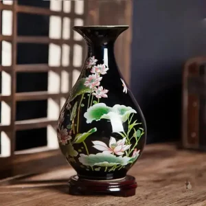 Vase noir en céramique chinoise traditionnelle