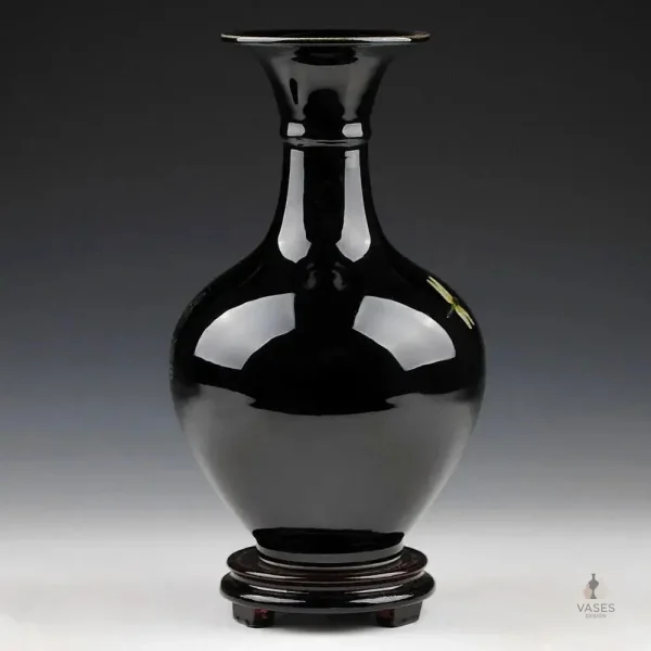Vase noir stylisé, touche asiatique pour la déco