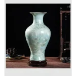 Vase chinois orné de motifs floraux en porcelaine
