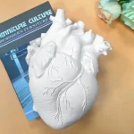 Vase créatif représentant un coeur anatomique