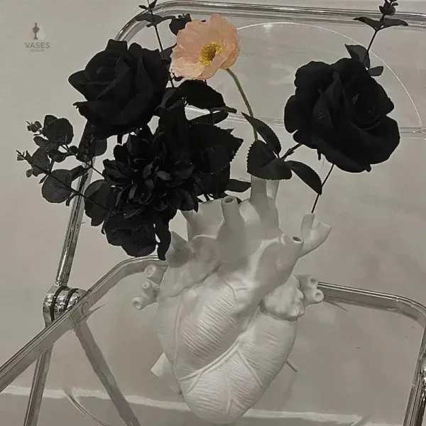 Vase artistique coeur, parfait pour les fleurs