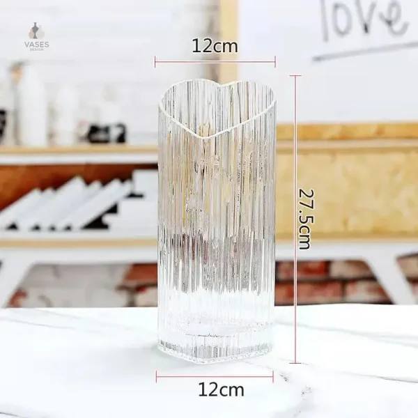 Vase en verre cœur pour embellir votre espace