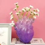 Vase inspiré de la forme du coeur humain