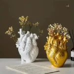 Vase coeur moderne pour décoration intérieure