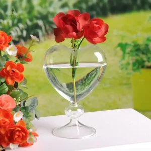 Vase coeur en verre élégant pour décoration intérieure
