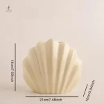 Vase coquillage beige, pièce unique pour embellir un espace