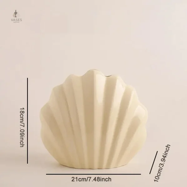 Vase coquillage beige, pièce unique pour embellir un espace