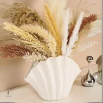 Vase blanc inspiré des formes marines