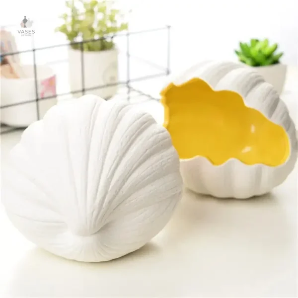 Vase décoratif coquillage couleur or, parfait pour un style chic