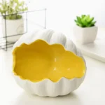 Vase doré en coquillage, accessoire tendance pour votre maison