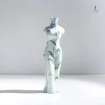 Vase contemporain en forme de silhouette de femme