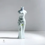 Vase unique illustrant la beauté féminine