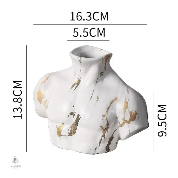 Vase créatif en hommage à la beauté masculine
