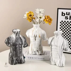 Vase décoratif représentant le corps masculin