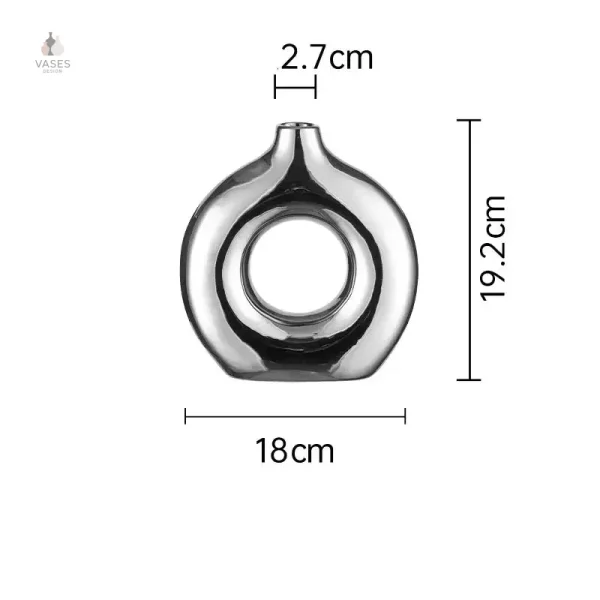 Vase argenté, essentiel pour un intérieur moderne