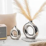 Vase argenté minimaliste, touche chic à votre déco
