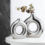 Vase argenté brillant, accessoire de design