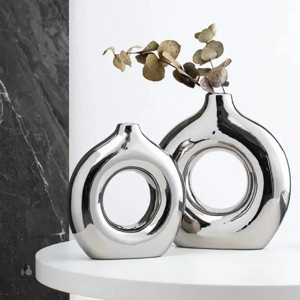 Vase argenté brillant, accessoire de design