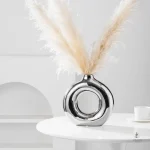 Vase argenté, option stylée pour bouquet