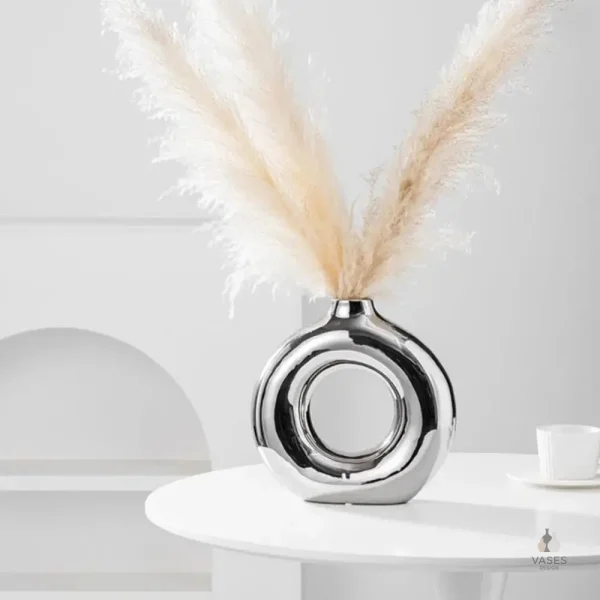 Vase argenté, option stylée pour bouquet
