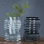 Vase en cristal au design contemporain