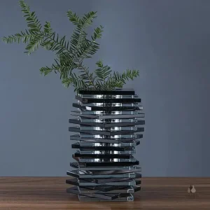 Vase en cristal aux lignes épurées et raffinées